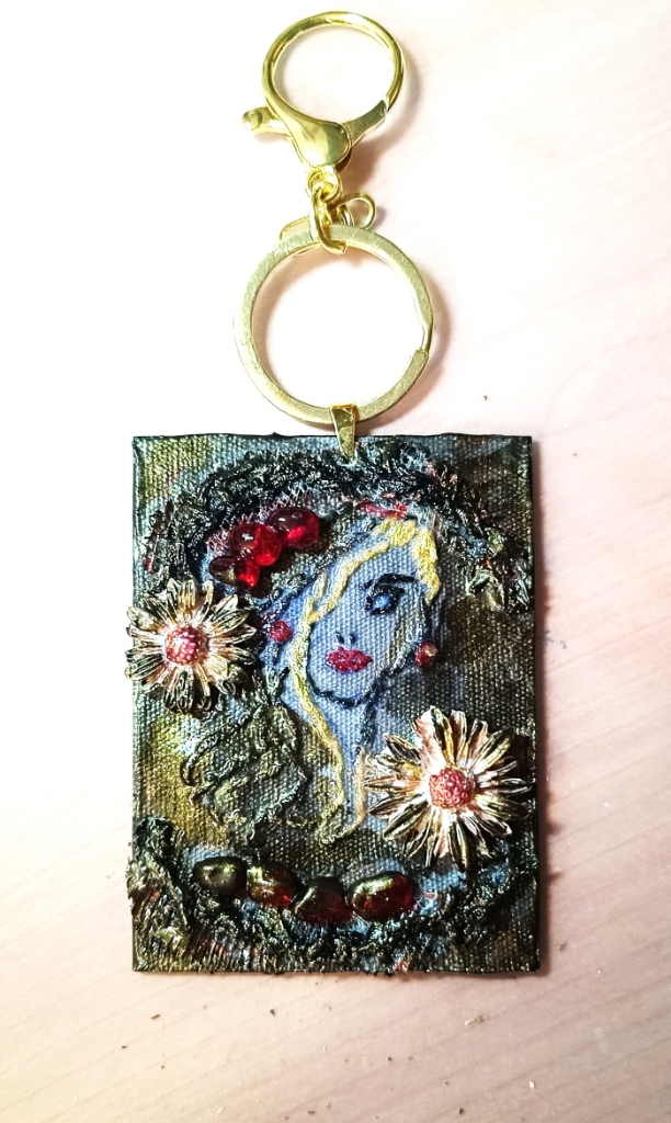 Χειροποίητο Bag Charm "Golden Thread Muse" (One of a Kind) - 2