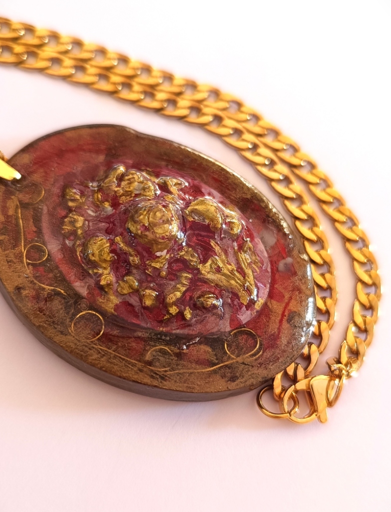 Χειροποίητο Μενταγιόν "Crimson Relic" (One of a Kind)