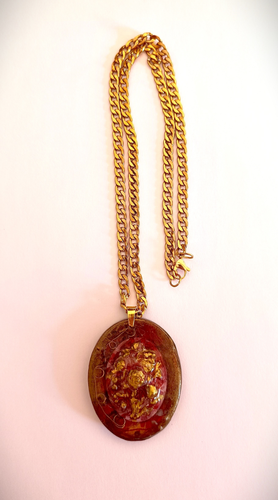 Χειροποίητο Μενταγιόν "Crimson Relic" (One of a Kind)